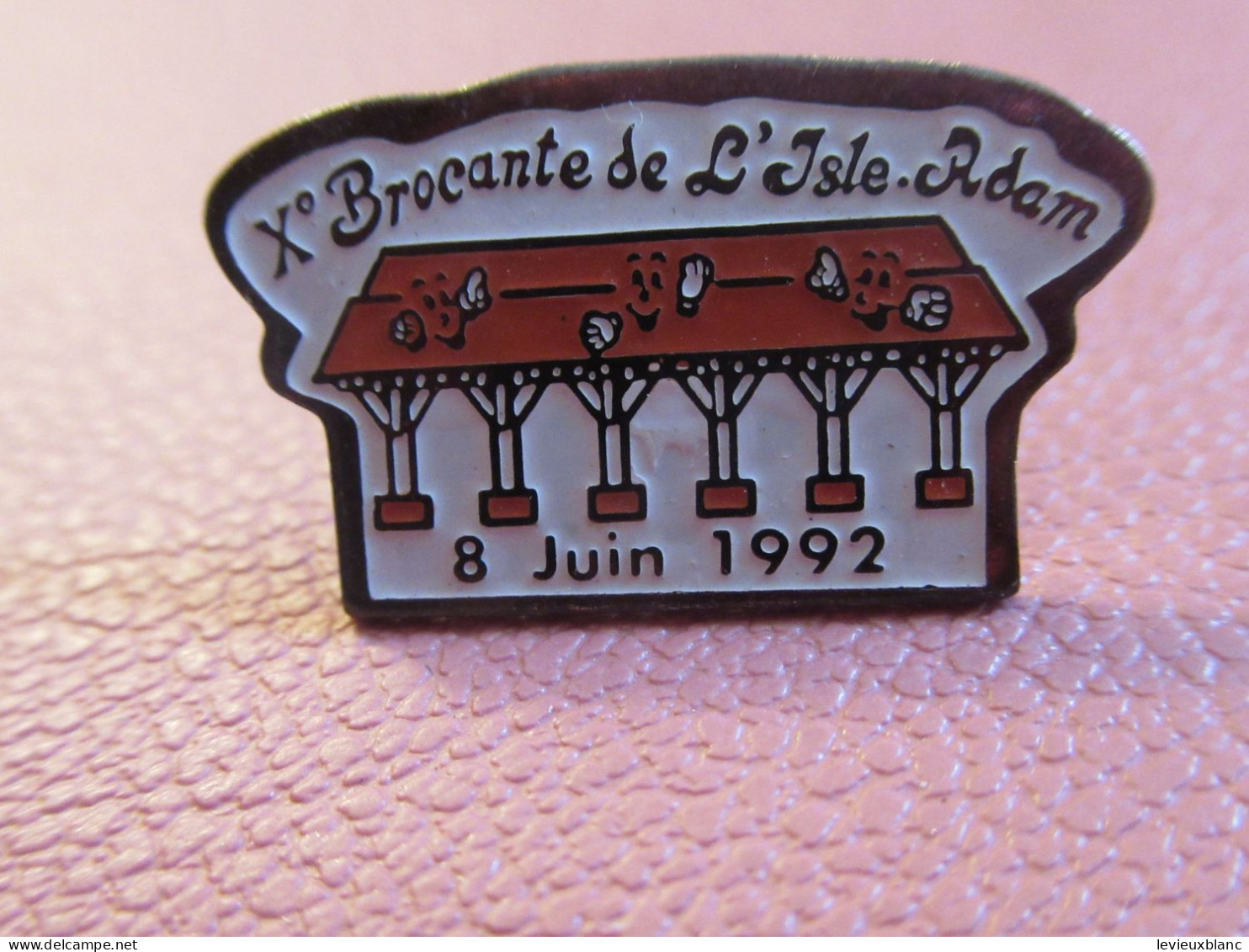 France/ " Xème Brocante De L'Isle-Adam " /Fabricant Tosca /Marché Couvert  /8 Juin 1992    INS228 - Cities