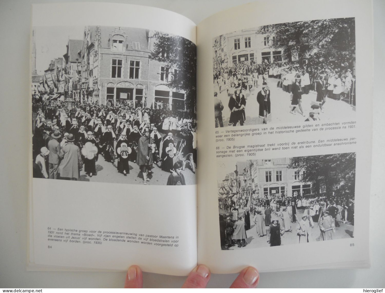 De Heilig Bloedprocessie - een eeuwenoude Brugse traditie door Koen Rotsaert Brugge H. Bloed processie bijbel traditie