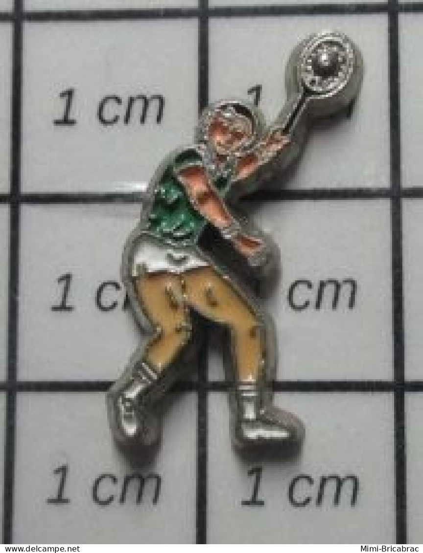 718A Pin's Pins / Beau Et Rare / SPORTS / TENNIS TENNIS MAN AVEC BALLE LEGEREMENT EN RELIEF - Tenis