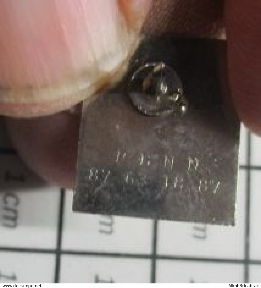 718c Pin's Pins / Beau Et Rare / MEDICAL / CROIX-ROUGE MOSELLE - Médical