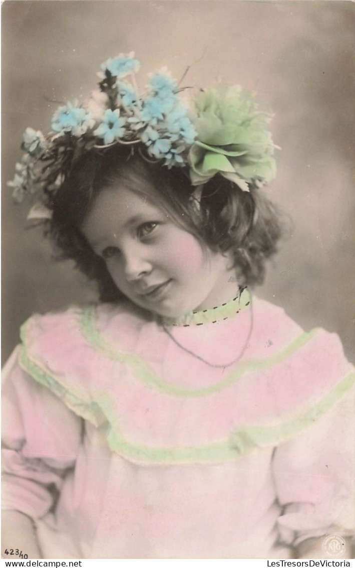 FANTAISIES - Une Petite Fille Avec Une Couronne De Fleurs - Colorisé - Carte Postale Ancienne - Sonstige & Ohne Zuordnung