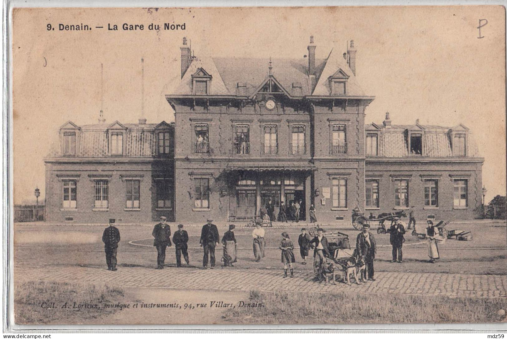 Denain 59, CPA Circulée, La Gare Du Nord, Animée, Attelage De Chiens, Mines - Denain