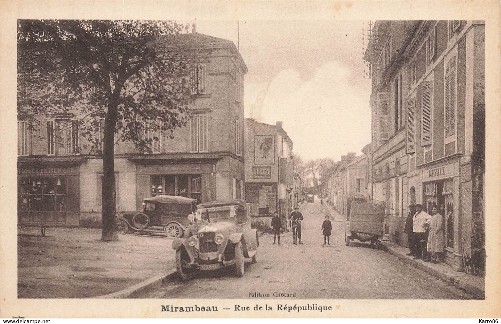 Mirambeau * La Rue De La République * Pâtisserie * Voiture Auto Ancienne Automobile - Mirambeau