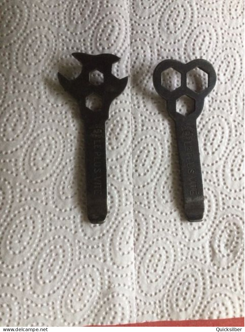 2 Clefs Anciennes Pour Bicyclettes. - Herramientas Antiguas