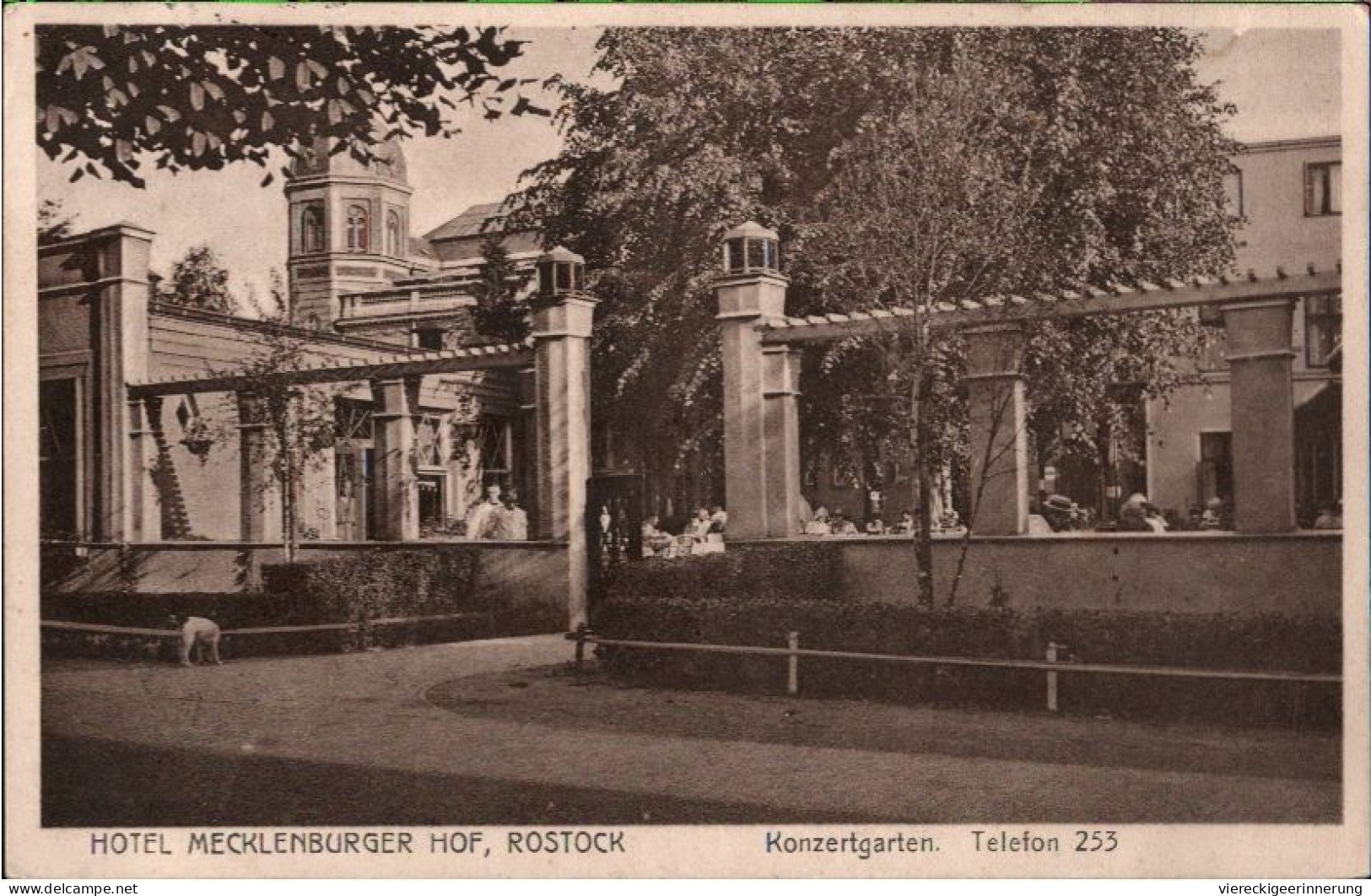 ! Alte Ansichtskarte Aus Rostock , Hotel Mecklenburger Hof, Konzertgarten, 1929 - Rostock