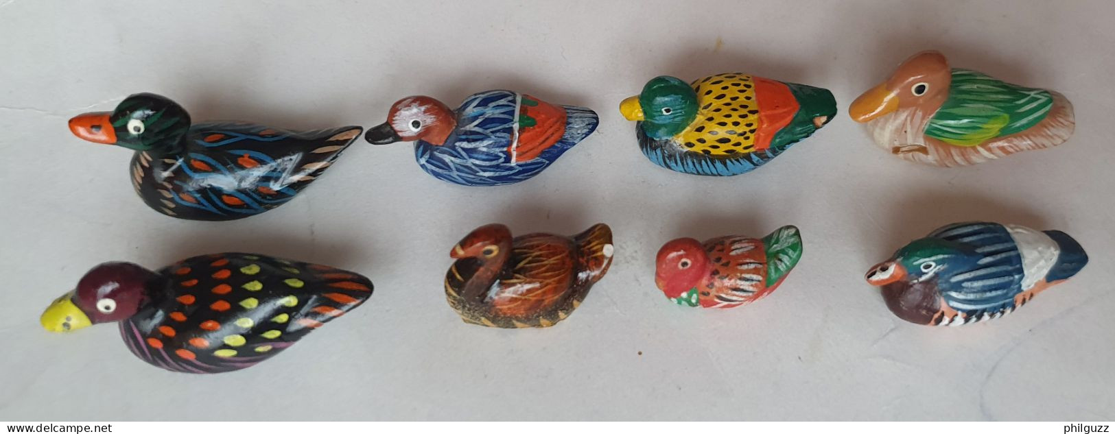 8 Petites Figurines En Céramique Ou Terre Cuite CANARDS - Birds - Ducks