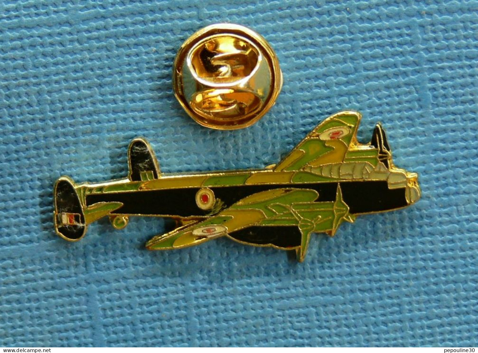 1 PIN'S /  ** AVION BOMBARDIER QUADRIMOTEUR " AVRO 683 LANCASTER " ** . (J.Y. Ségalen Collection). - Army