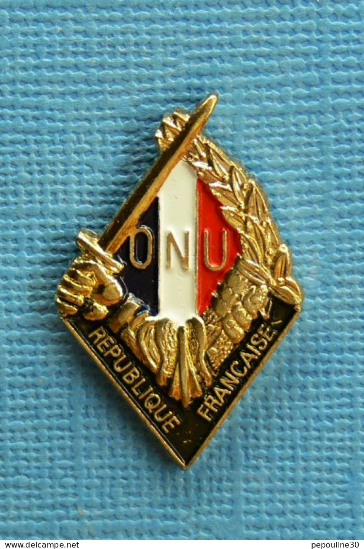 1 PIN'S /  ** INSIGNE DU BATAILLON FRANÇAIS DE L'ONU / RÉPUBLIQUE FRANÇAISE ** - Army