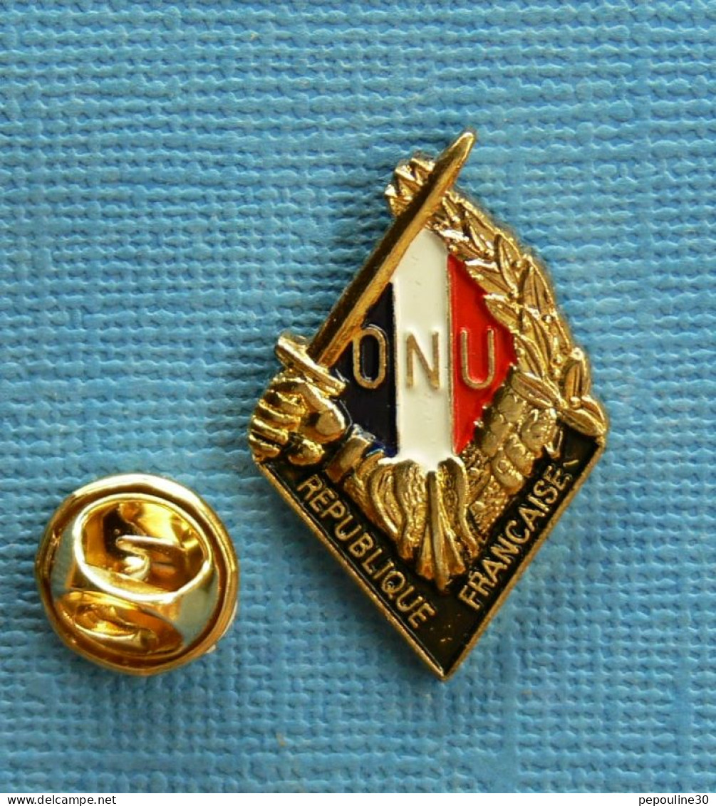 1 PIN'S /  ** INSIGNE DU BATAILLON FRANÇAIS DE L'ONU / RÉPUBLIQUE FRANÇAISE ** - Militari