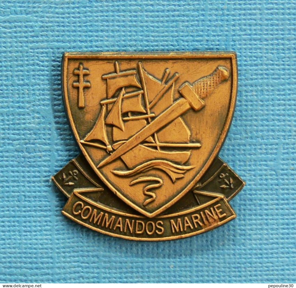 1 PIN'S /  ** INSIGNE DE BÉRET / COMMANDOS MARINE ** . (CEC) - Armee