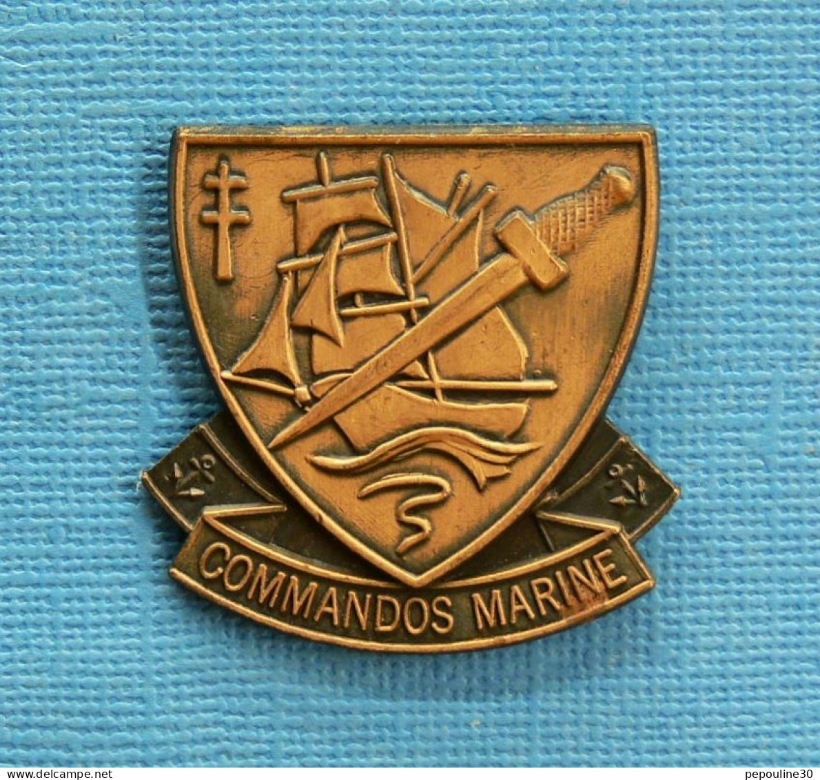 1 PIN'S /  ** INSIGNE DE BÉRET / COMMANDOS MARINE ** . (CEC) - Armee