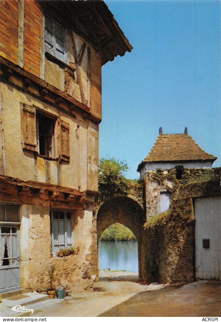 86  AVAILLES LIMOUZINE Ancienne Porte De La Ville Dans Le Vieux Quartier   97 (scan Recto Verso)KEVREN0749 - Availles Limouzine