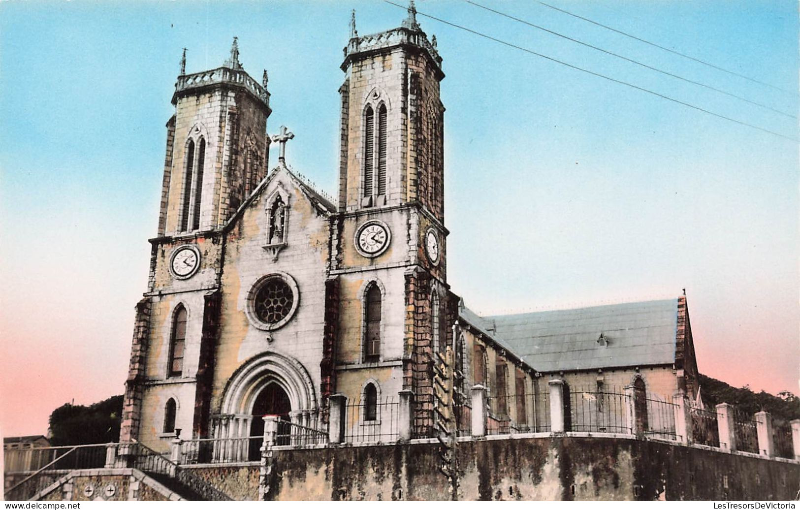 FRANCE - Nouméa - Vue Sur La Cathédrale - Vue Générale - De L'extérieure - Colorisé - Carte Postale Ancienne - Nouvelle Calédonie