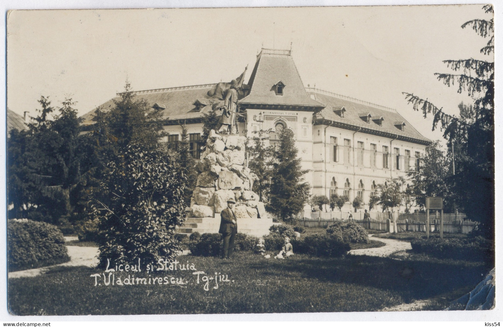 RO 68 - 12153 TG-JIU, Gorj, High School, Statue, Romania - Old Postcard, Real PHOTO - Used - 1930 - Rumänien