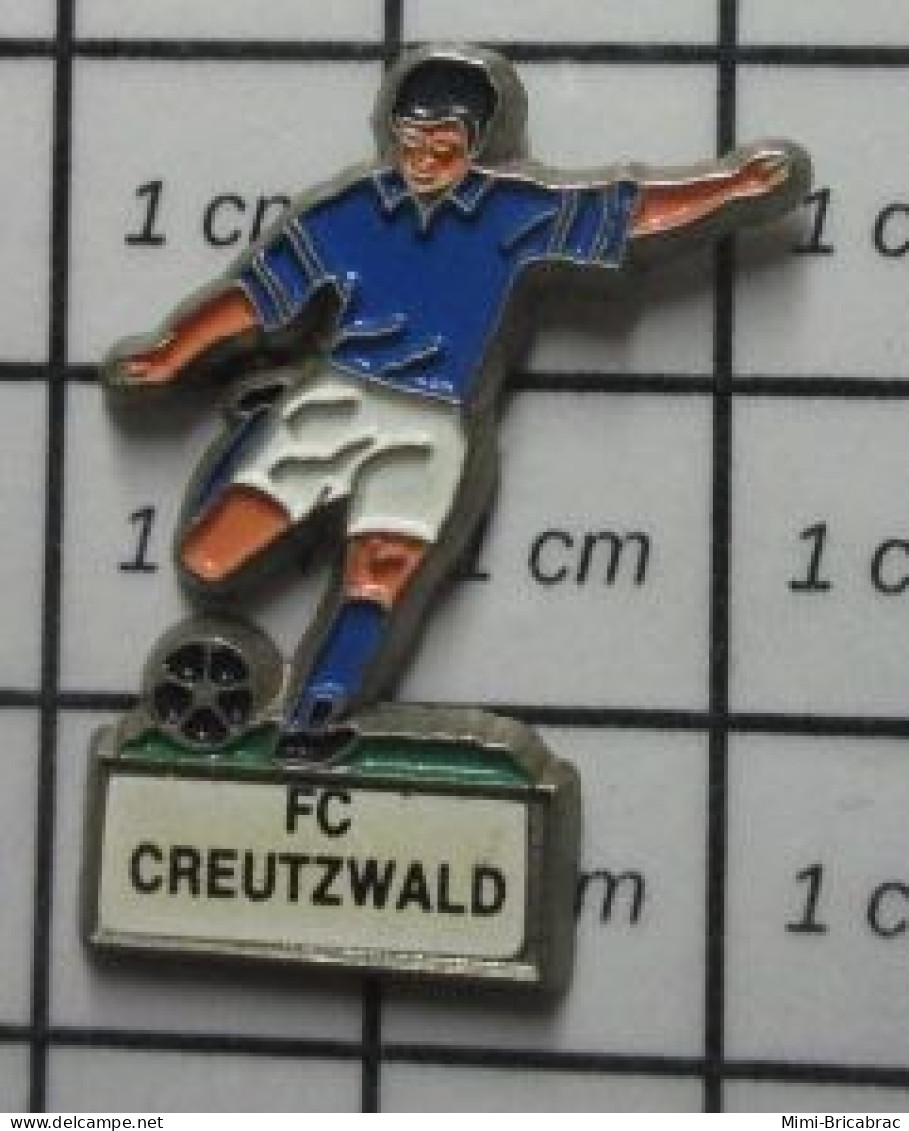 918B Pin's Pins / Beau Et Rare : SPORTS . CLUB FOOTBALL FC CREUTZWALD - Football