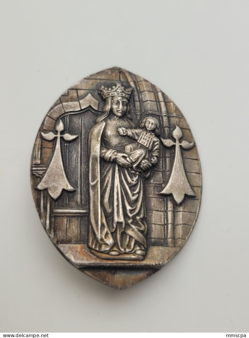 Broche De La Vierge à L'enfant Souvenir Du Sanctuaire De Notre-Dame Du Folgoët - Autres & Non Classés