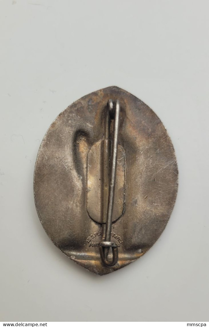 Broche De La Vierge à L'enfant Souvenir Du Sanctuaire De Notre-Dame Du Folgoët - Autres & Non Classés