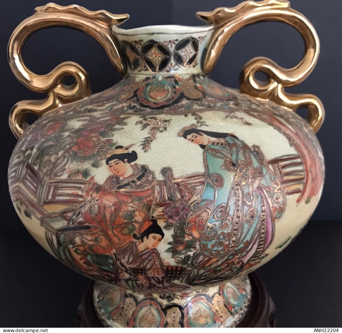 Grand vase avec anses en faïence Satsuma (29x28 cm), Japon, Fin ère Meiji