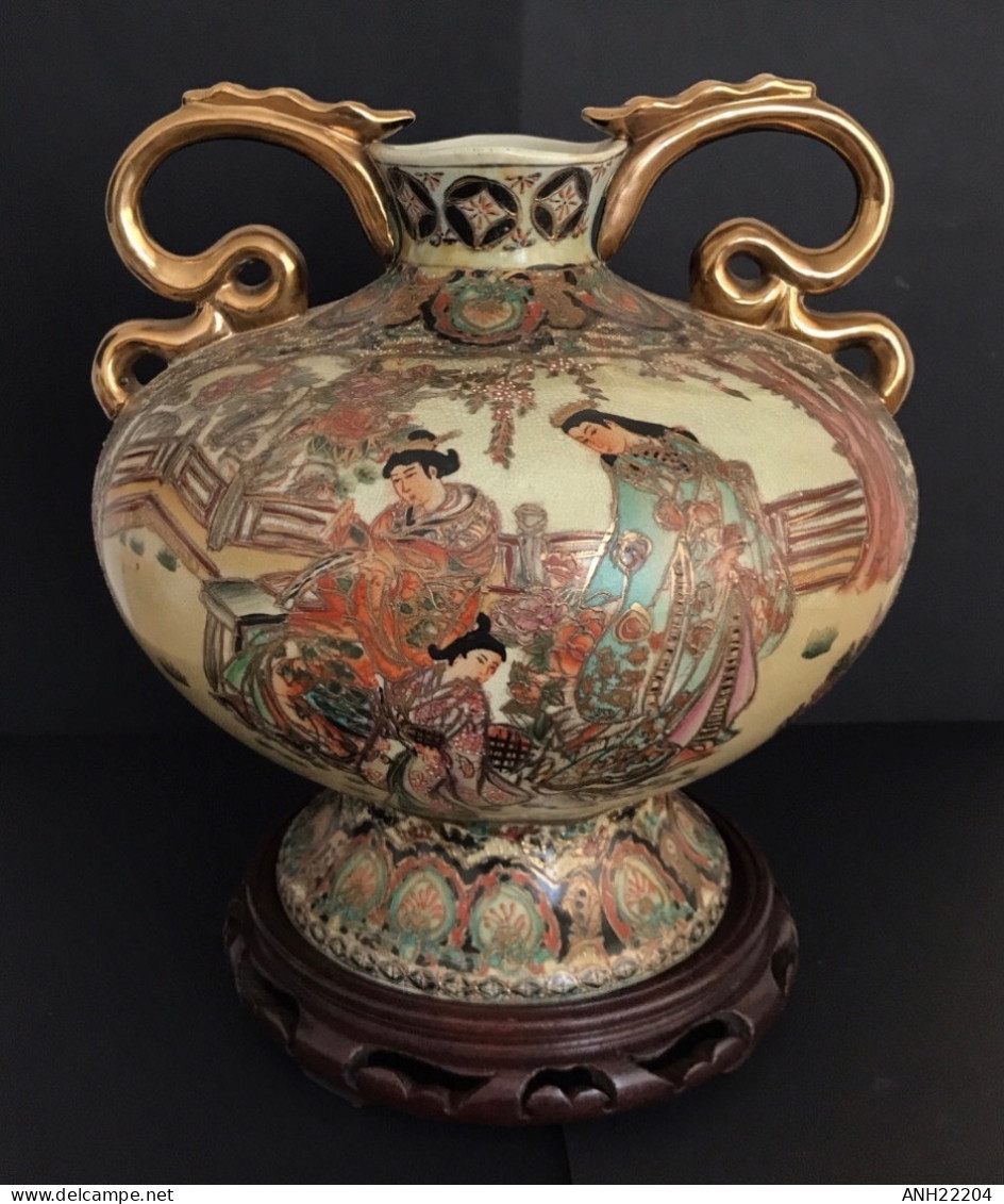 Grand vase avec anses en faïence Satsuma (29x28 cm), Japon, Fin ère Meiji