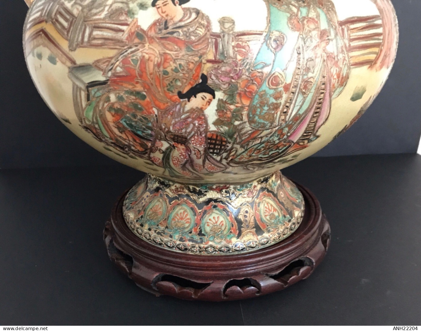 Grand vase avec anses en faïence Satsuma (29x28 cm), Japon, Fin ère Meiji