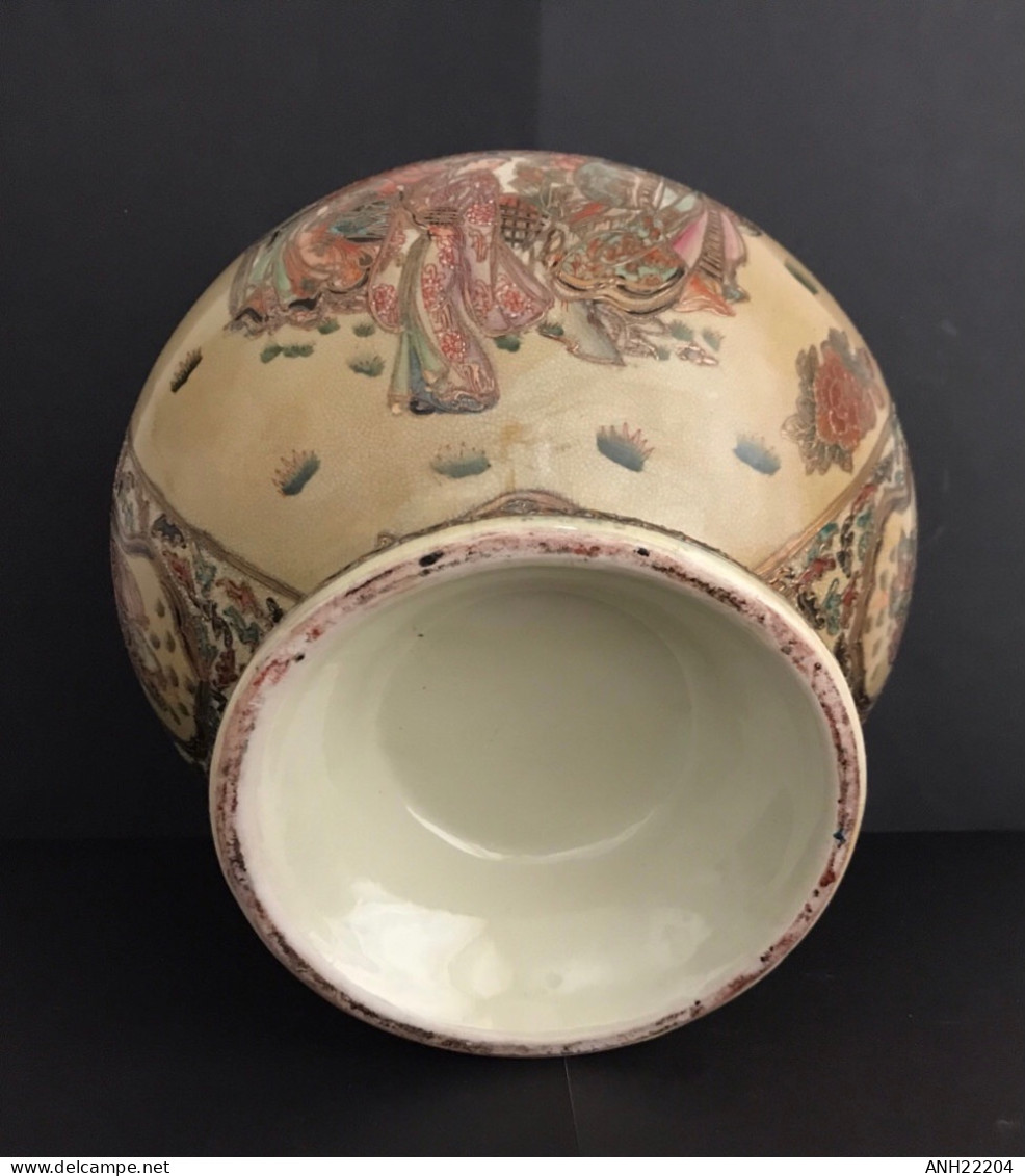 Grand vase avec anses en faïence Satsuma (29x28 cm), Japon, Fin ère Meiji