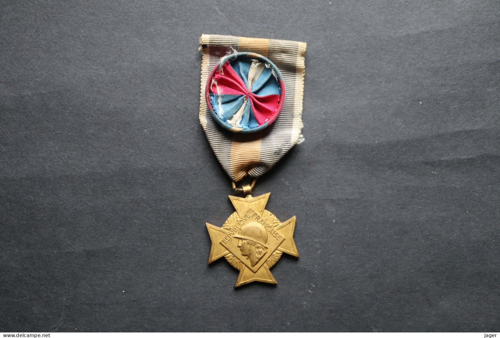 Médaille Ancienne Médaille   SERVICES MILITAIRES VOLONTAIRES  Officier - France