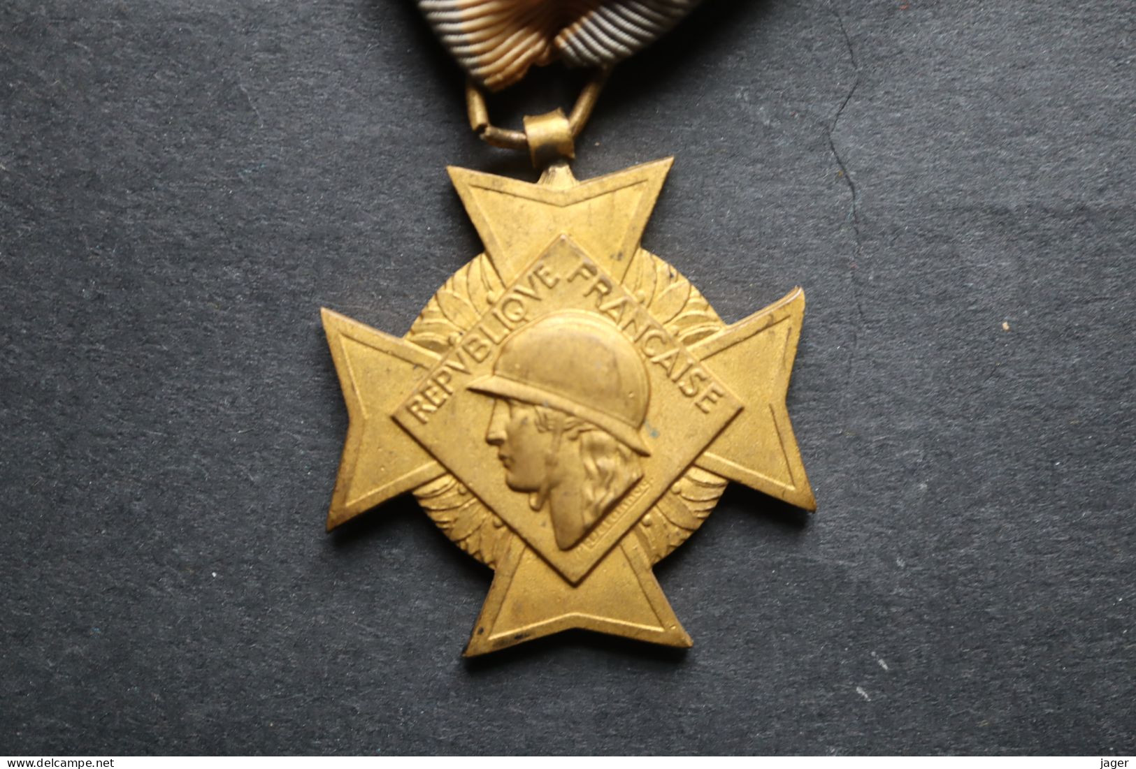 Médaille Ancienne Médaille   SERVICES MILITAIRES VOLONTAIRES  Officier - France