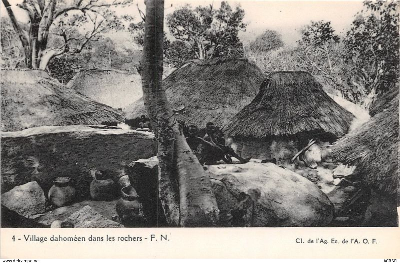 REPUBLIQUE POPULAIRE DU BENIN DAHOMEY VILLAGE DAHOMEEN DANS LES ROCHERS 37(scan Recto-verso) MA086 - Benin