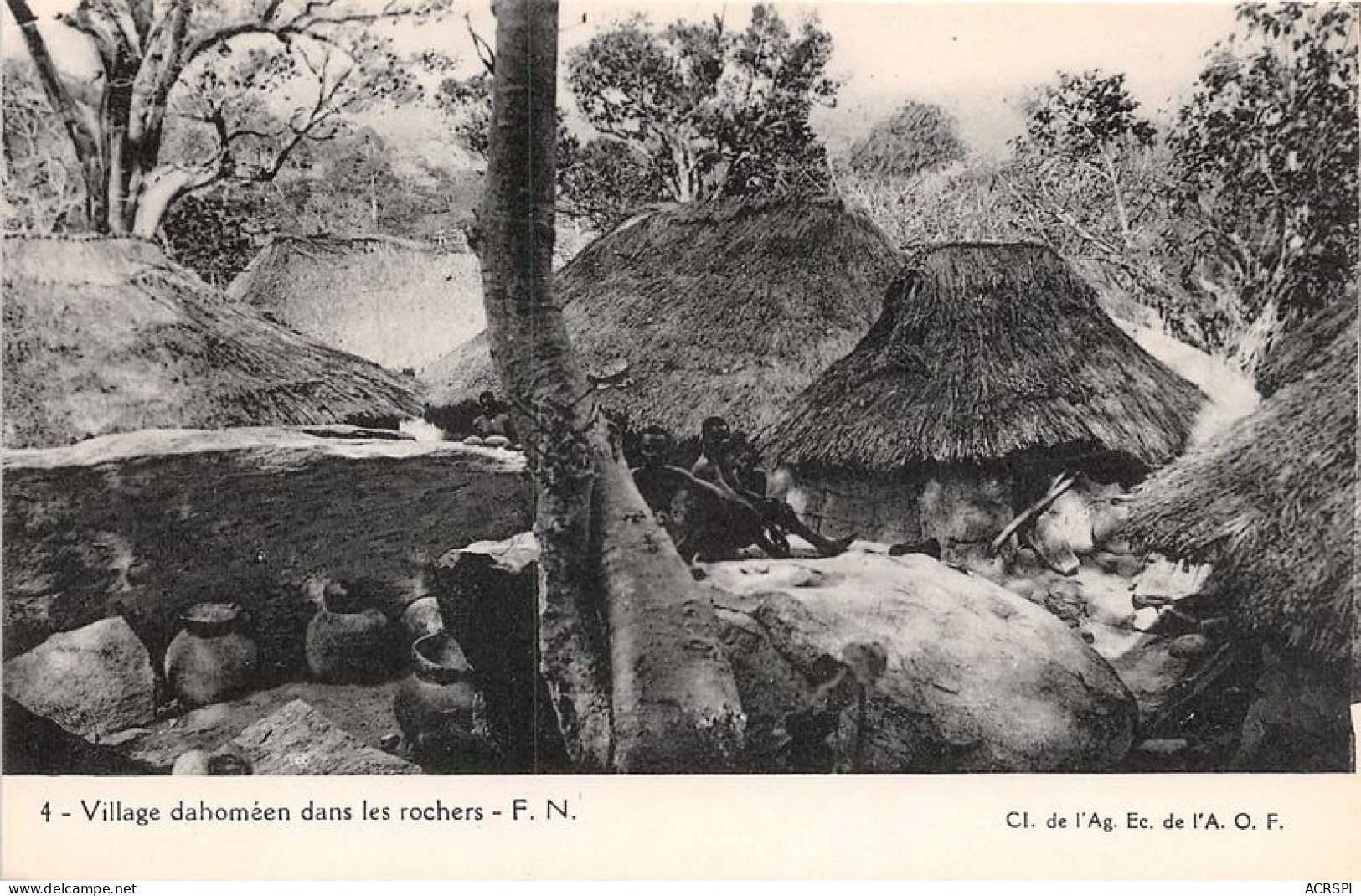 REPUBLIQUE POPULAIRE DU BENIN DAHOMEY VILLAGE DAHOMEEN DANS LES ROCHERS 37(scan Recto-verso) MA086 - Benín