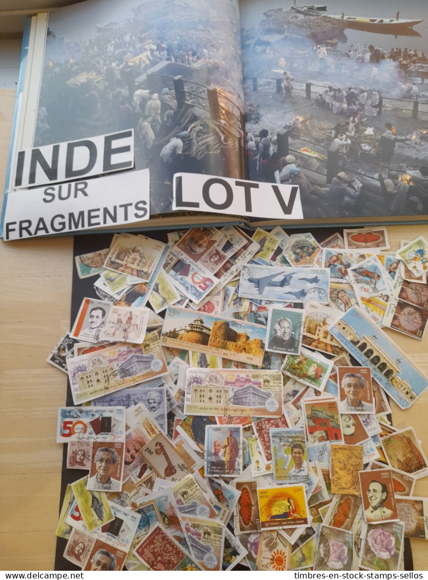 INDE VRAC 80g LOT V  ,SUR FRAGMENTS, MODERNES, GRANDS FORMATS 印度散装 80 克 V 批，碎片，现代，大规格 LARGE ON PAPER MIX - Lots & Kiloware (mixtures) - Max. 999 Stamps