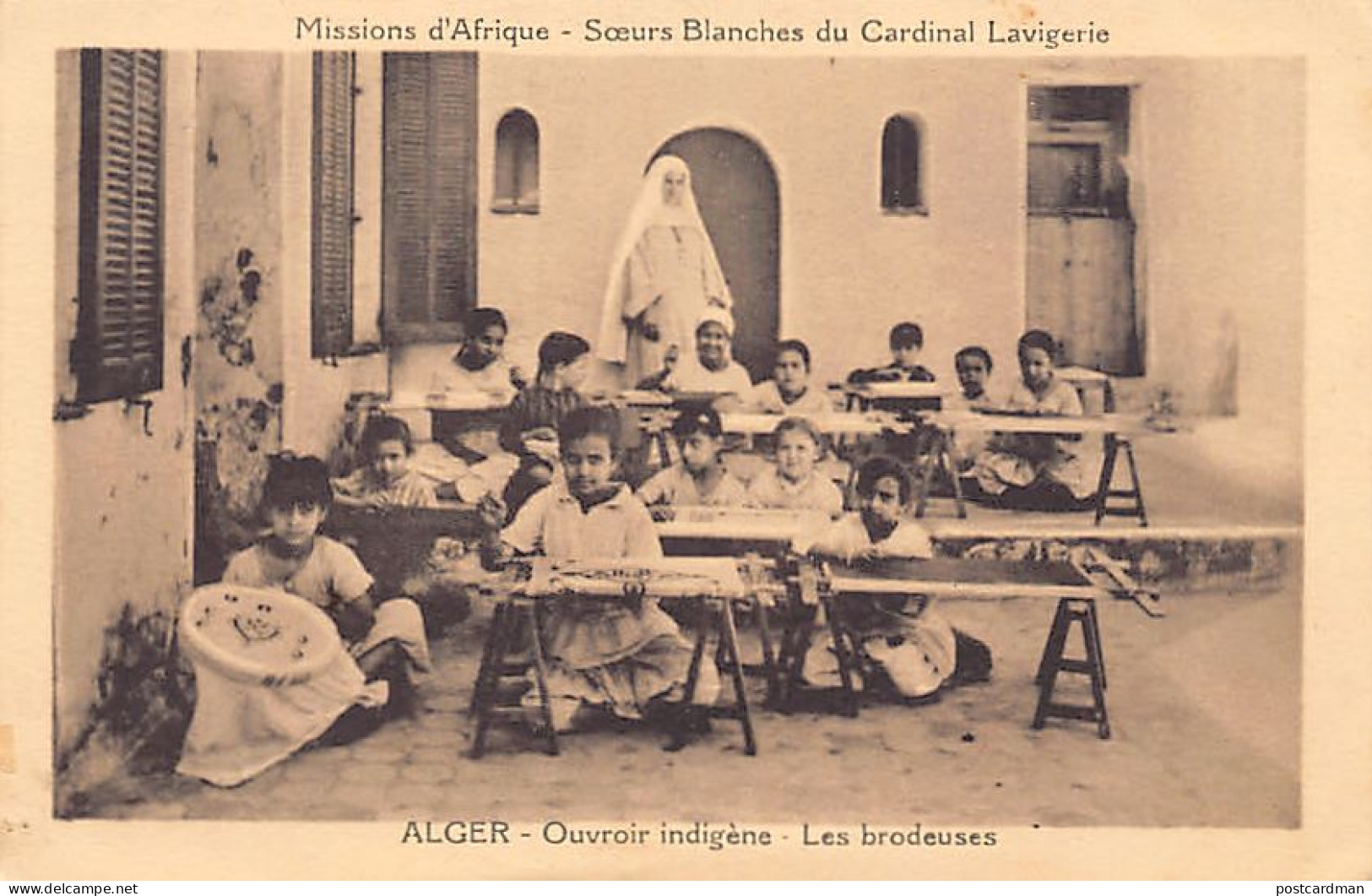 ALGER - Ouvroir Indigène - Les Brodeuses - Ed. Missions D'Afrique - Soeurs Blanches Du Cardinal Lavigerie  - Beroepen