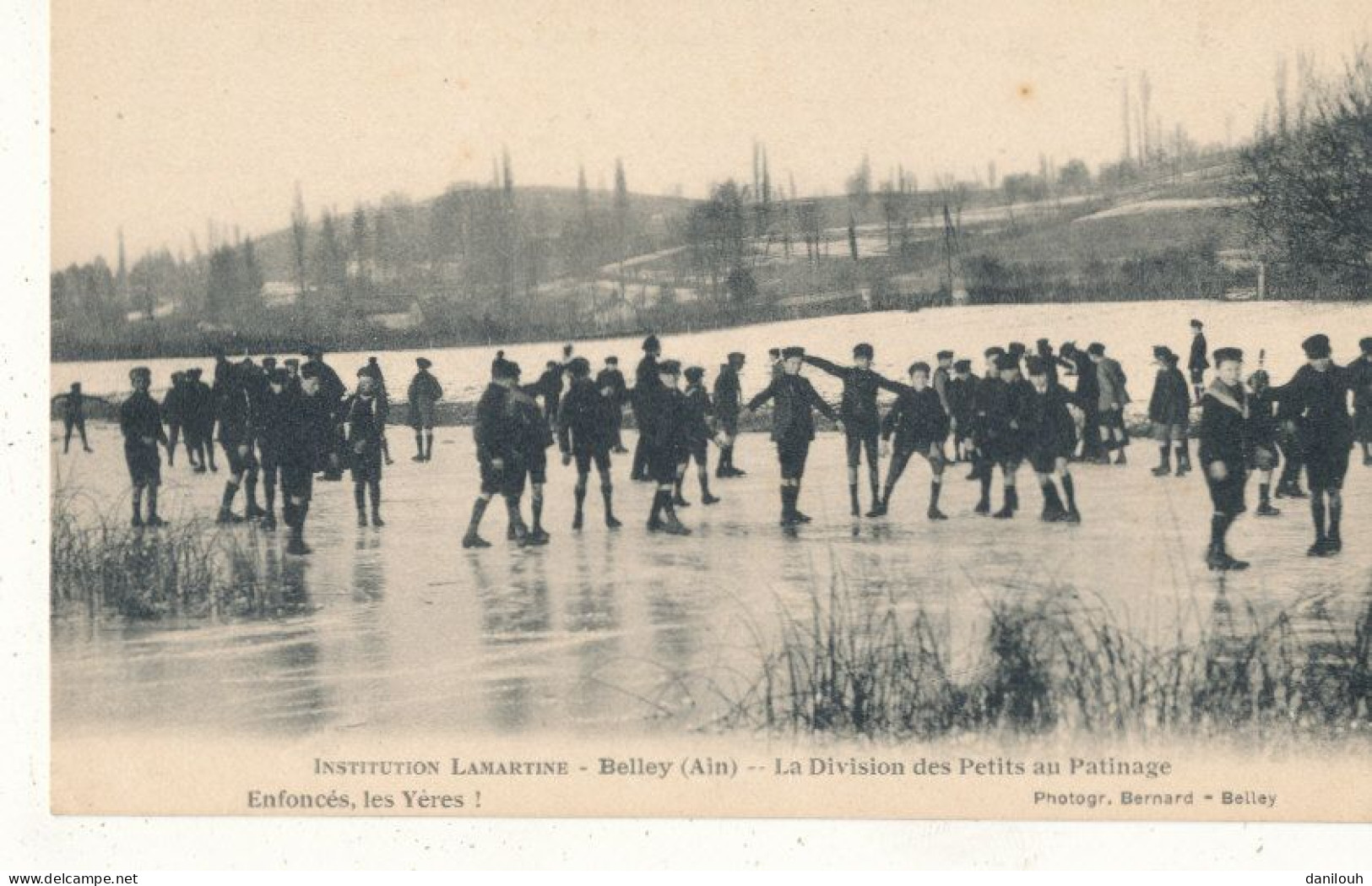 01 // BELLEY  Institution Lamartine   La Division Des Petits Au PATINAGE - Belley