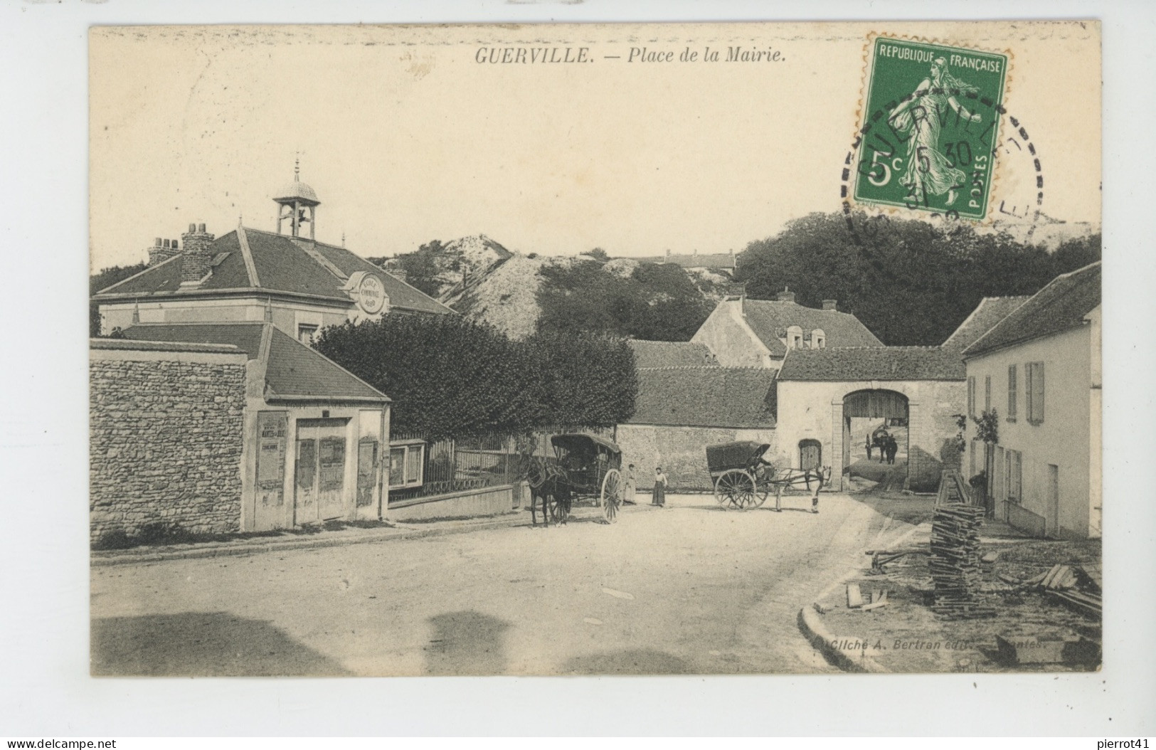 GUERVILLE - Place De La Mairie - Guerville