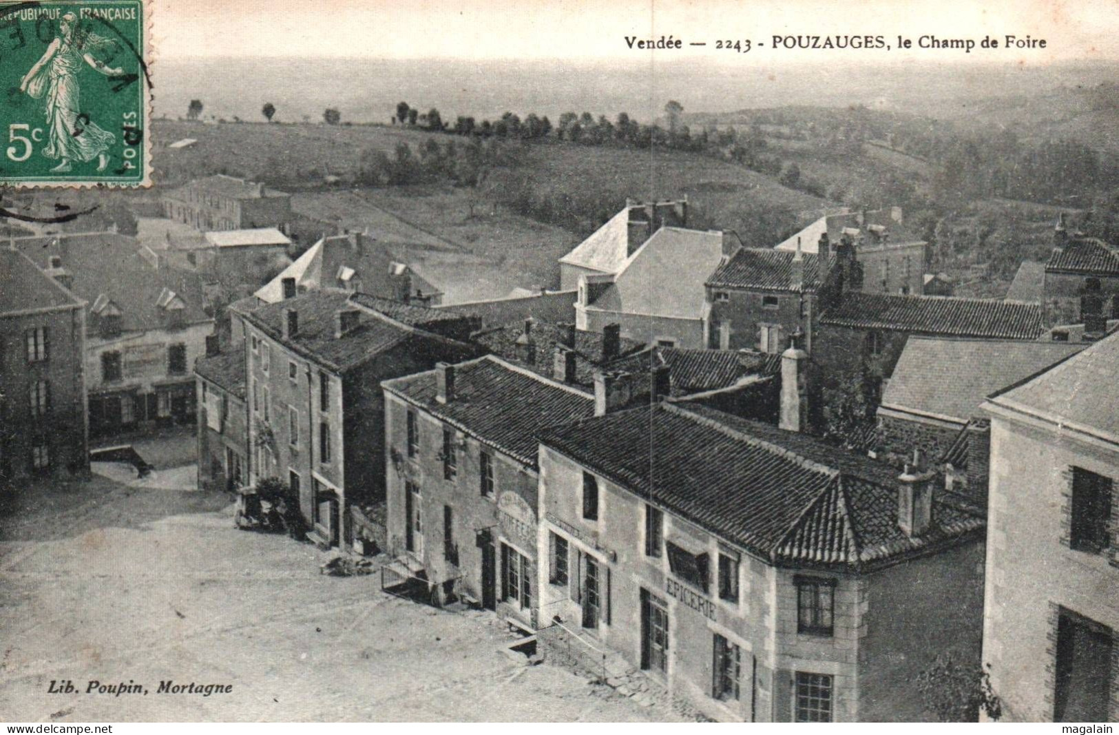 Pouzauges : Le Champ De Foire - Pouzauges