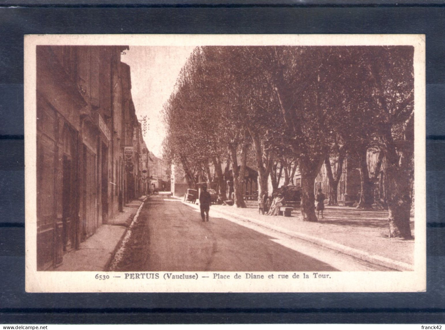 84. Pertuis. Place De Diane Et Rue De La Tour - Pertuis