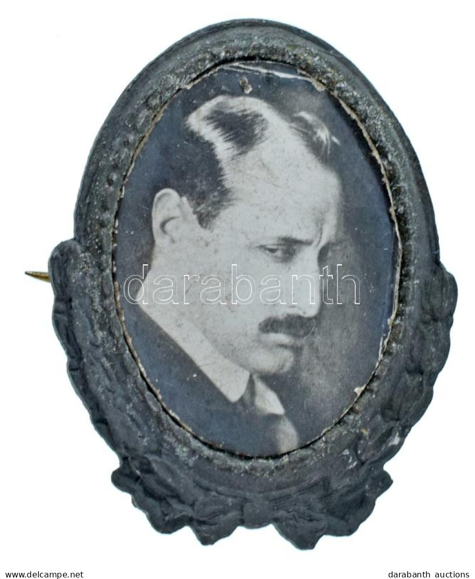 ~1918. Károlyi Mihály Arcéképét ábrázoló Hadifém Kampányjelvény(?) (30x24mm) T:AU - Unclassified