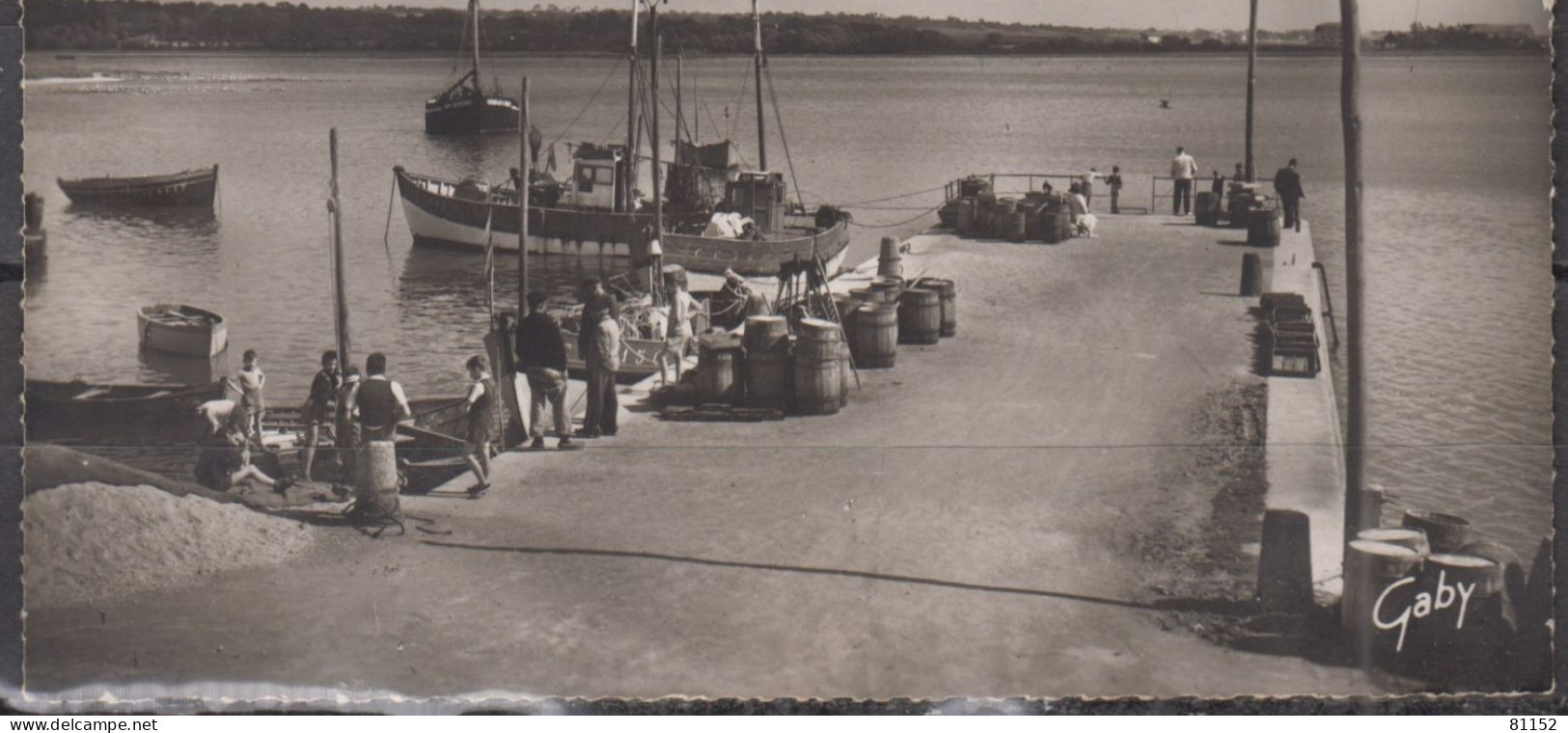 CPSM  De 29 LA FORET-FOUSENANT  " Chalutiers Au Port "   Animée  Non écrite - La Forêt-Fouesnant