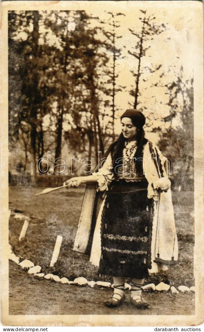 * T2/T3 1938 Pietris, Romanian Folklore, Spinning Woman. Photo (fl) - Ohne Zuordnung