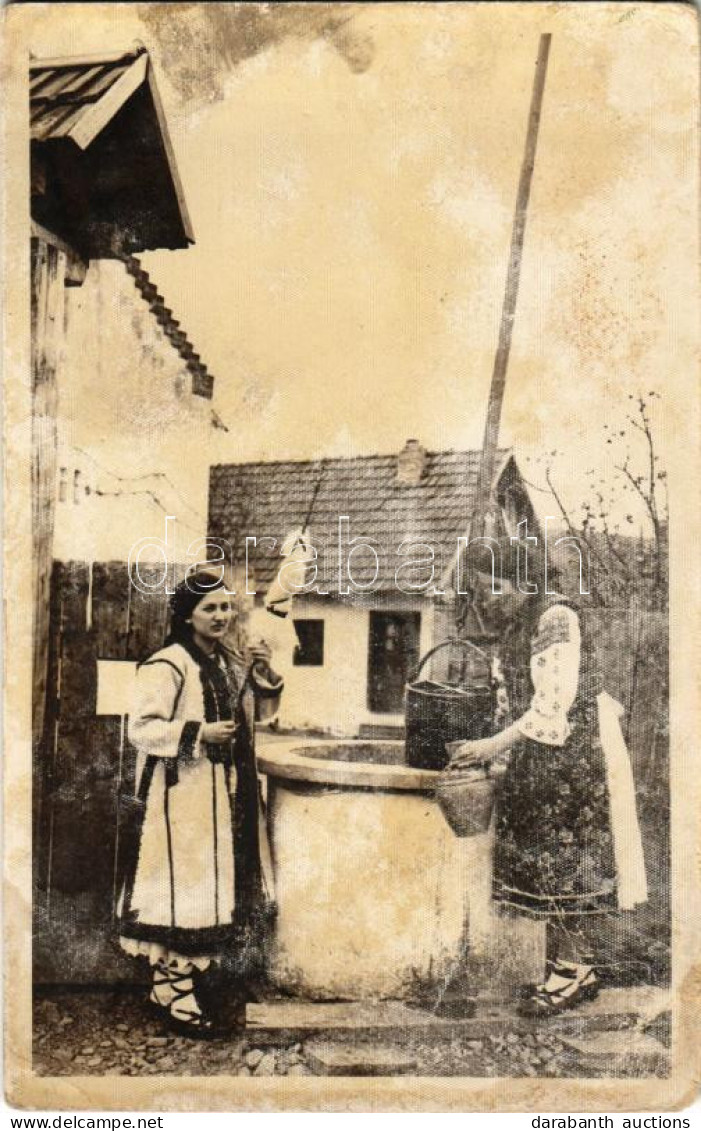 ** T3/T4 1938 Pietris, Romanian Folklore, Spinning Woman. Photo (surface Damage) - Non Classés