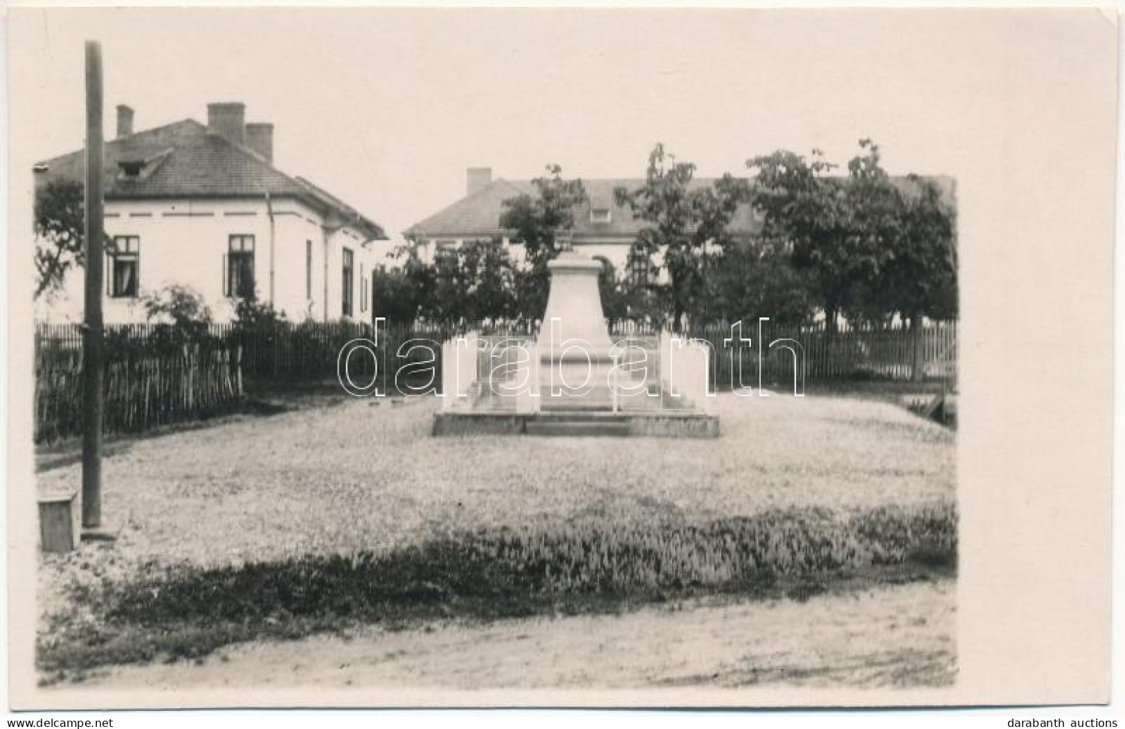 * T4 1927 Singureni, Monumentul / Monument. Photo (vágott / Cut) - Unclassified