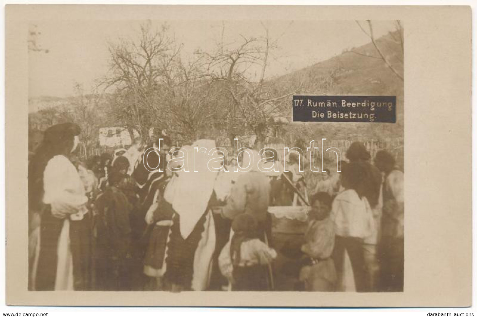 * T2 Rumän. Beerdigung. Die Beisetzung / Román Temetés, Folklór / Romanian Folklore, Funeral. Photo - Non Classificati