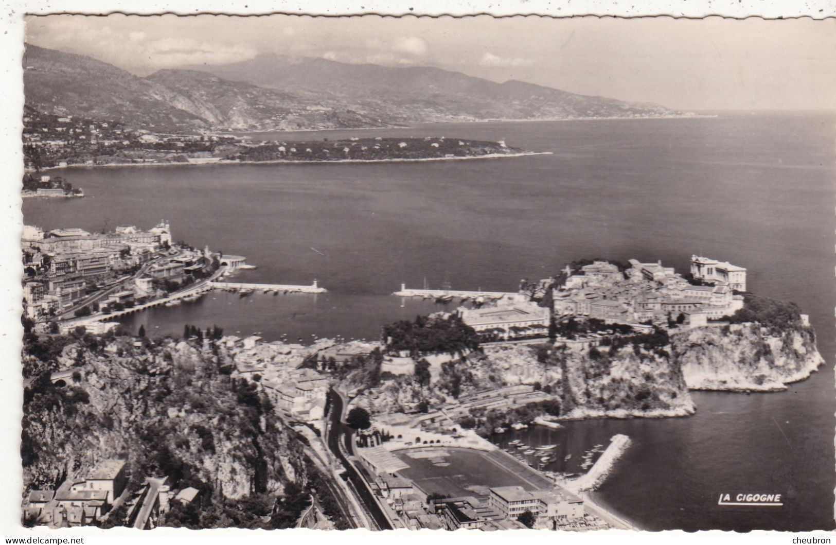 MONACO.  CPA. VUE GENERALE. AU LOIN LE CAP MARTIN ET L'ITALIE..ANNEE 1957 + TEXTE + TIMBRE - Multi-vues, Vues Panoramiques