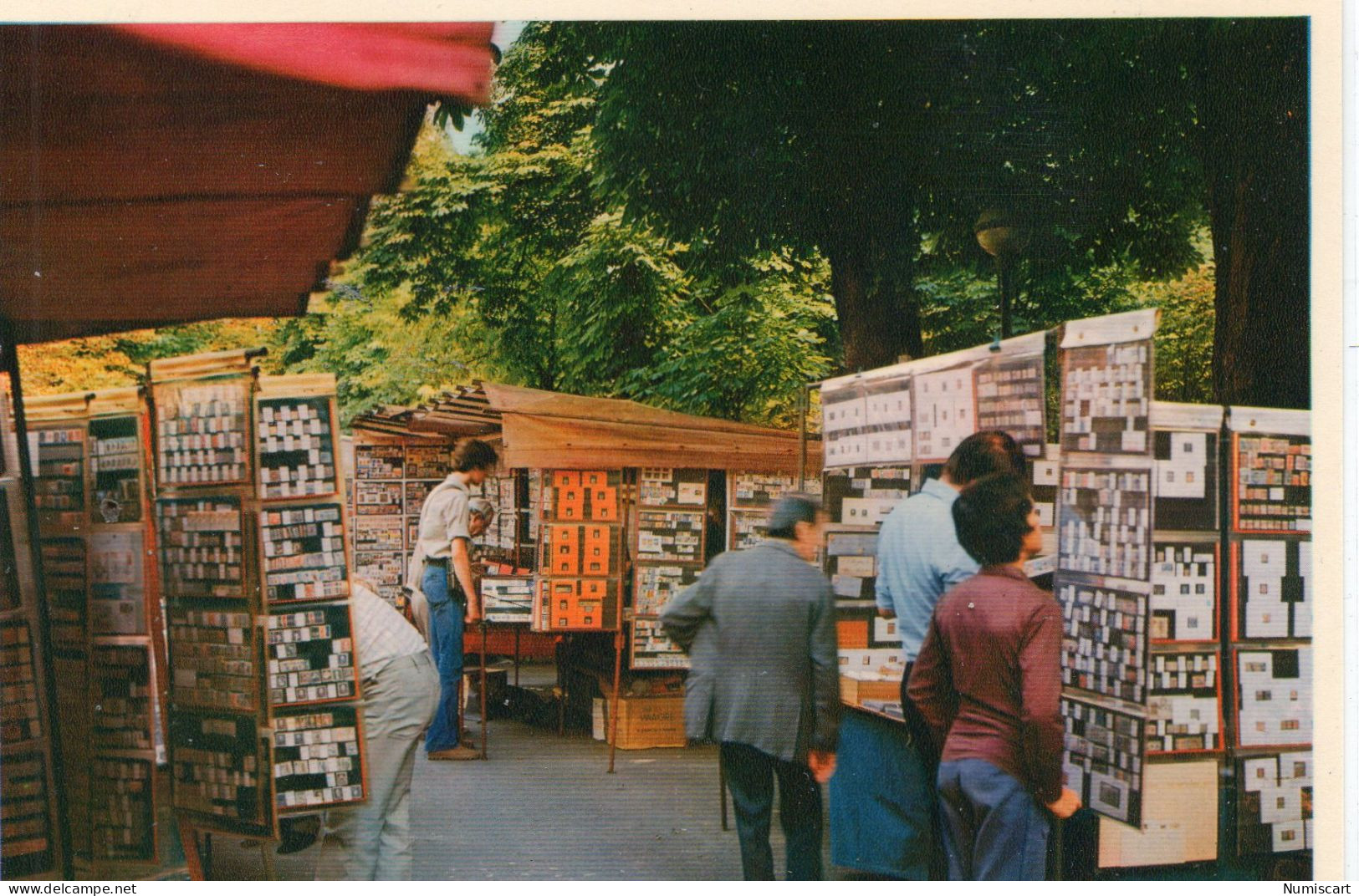 Paris 75008 Animée Marché Aux Timbres Marchands Avenue Gabriel Carré Marigny - Arrondissement: 08