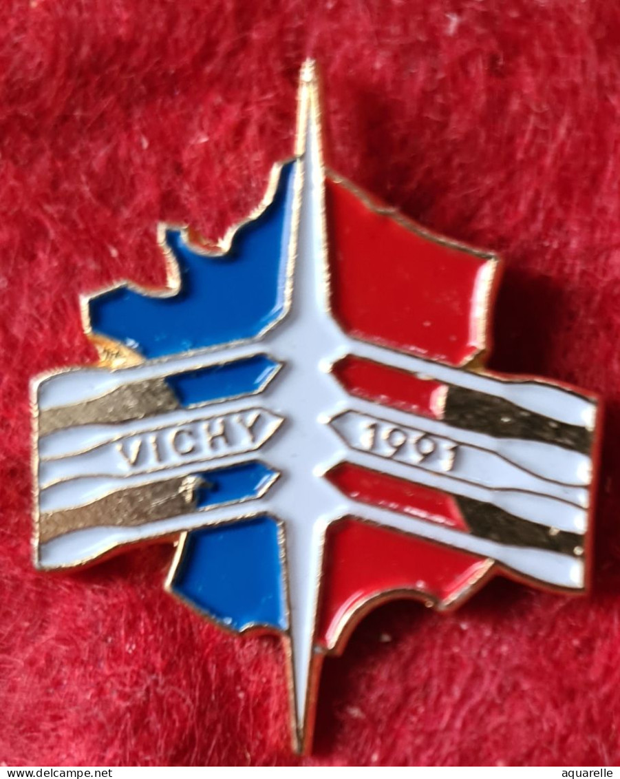 SUPER PIN'S "AVIRONé CHAMPIONNATS De FRANCE 91 En émail Cloisonné Base Or En 1991 - Rowing