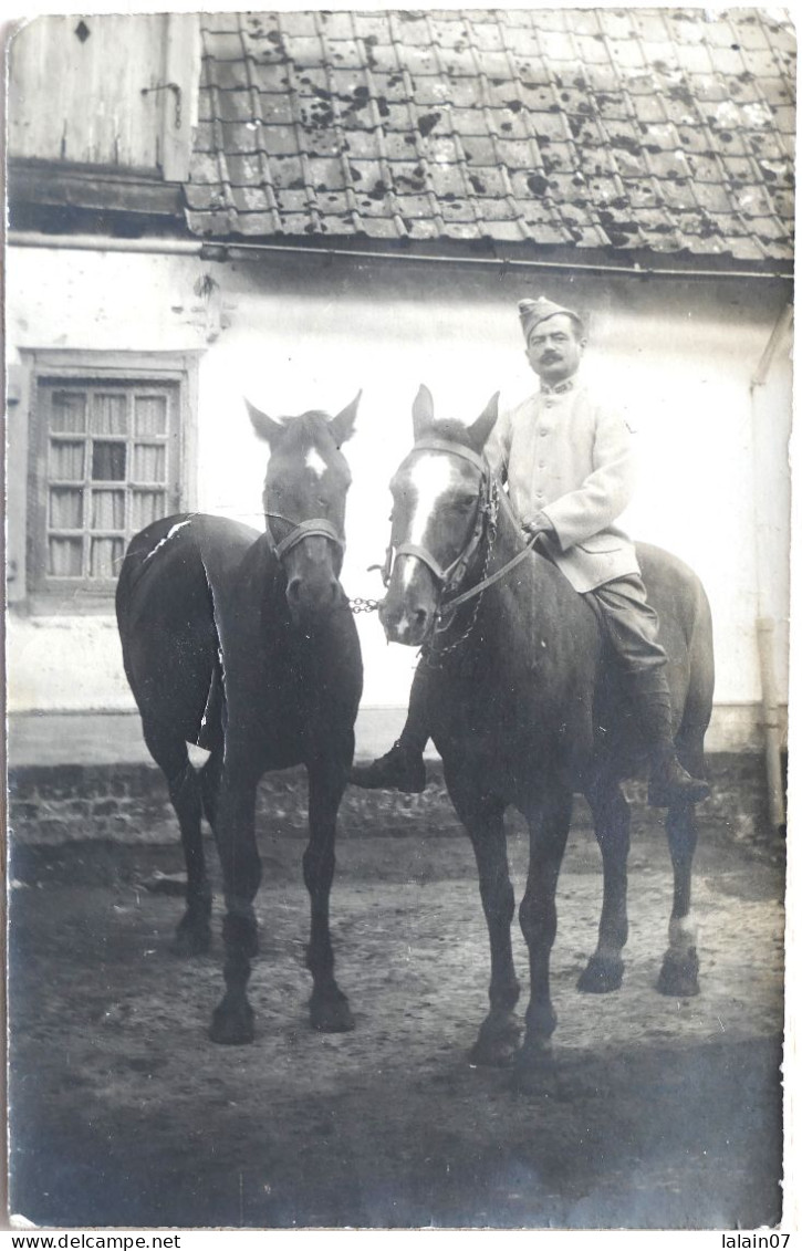 Carte Postale Photo : Soldat Sur Un Cheval Tenant Un Autre Cheval - Personen