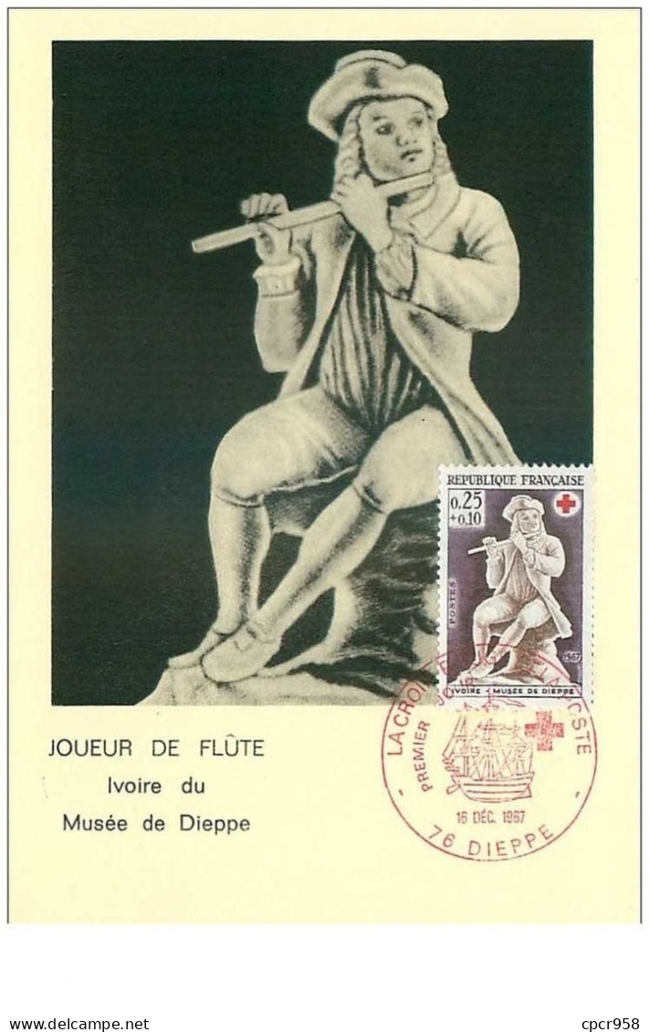 CROIX-ROUGE.n°28539.JOUEUR DE FLUTE.IVOIRE DU MUSEE DE DIEPPE.1967.CARTE MAXIMUM. - Rotes Kreuz