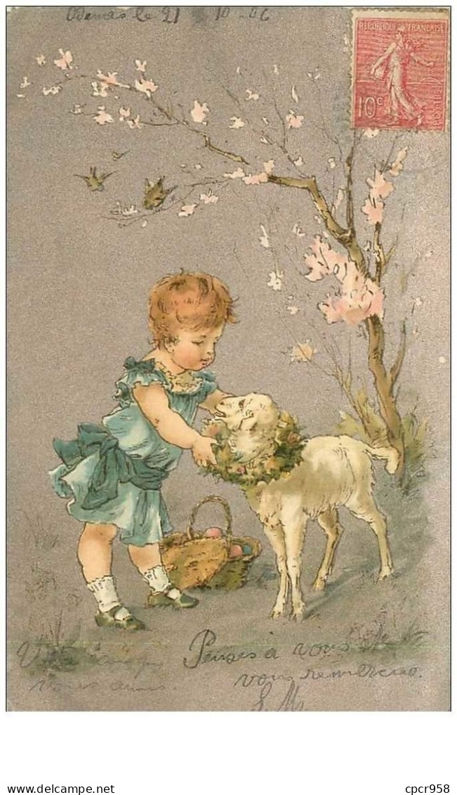 ENFANTS.n°11185.FILLETTE METTANT UNE COURONNE DE FLEURS A SON MOUTON.FONDS GRIS-MAUVE - Autres & Non Classés