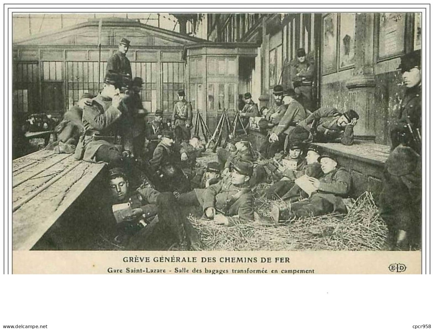 GREVES.GREVE GENERALE DES CHEMINS DE FER.GARE SAINT LAZARE.SALLE DES BAGAGES TRANSFORMEE EN CAMPEMENT.DECHIRURE - Strikes