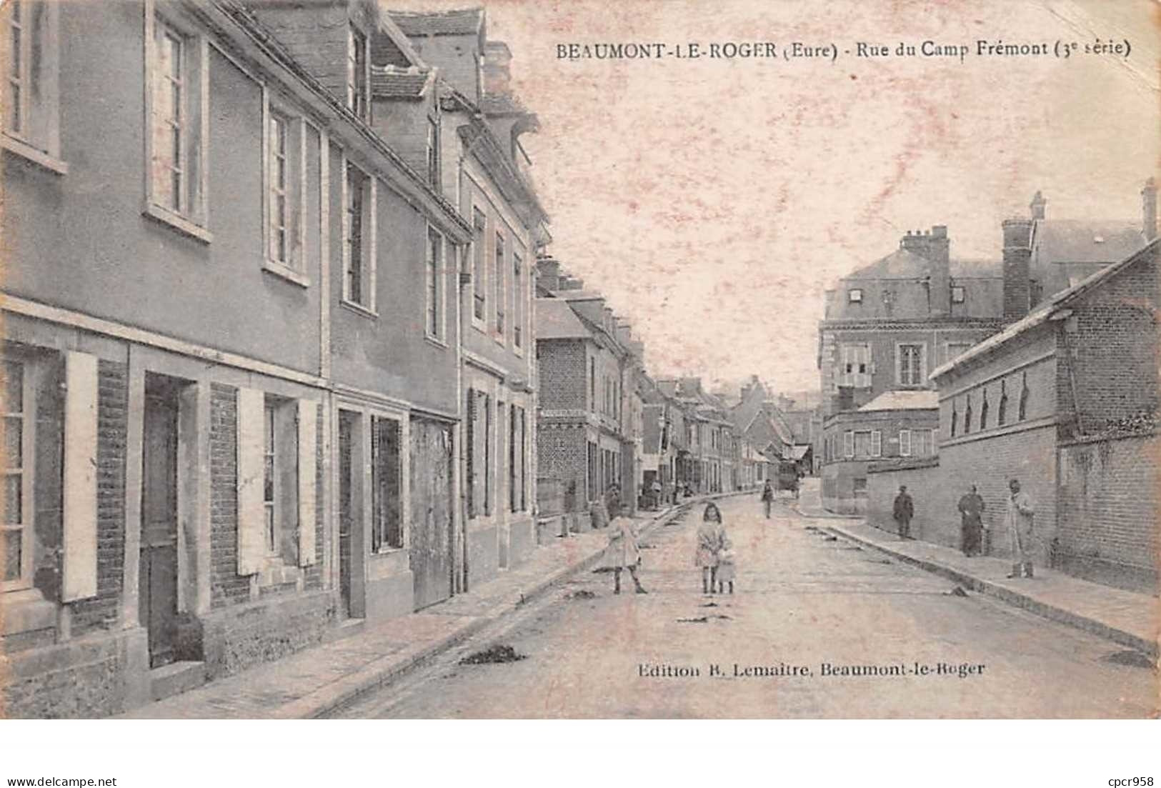 27 . N°52720 . BEAUMONT LE ROGER . Rue Du Camp Frémont - Beaumont-le-Roger
