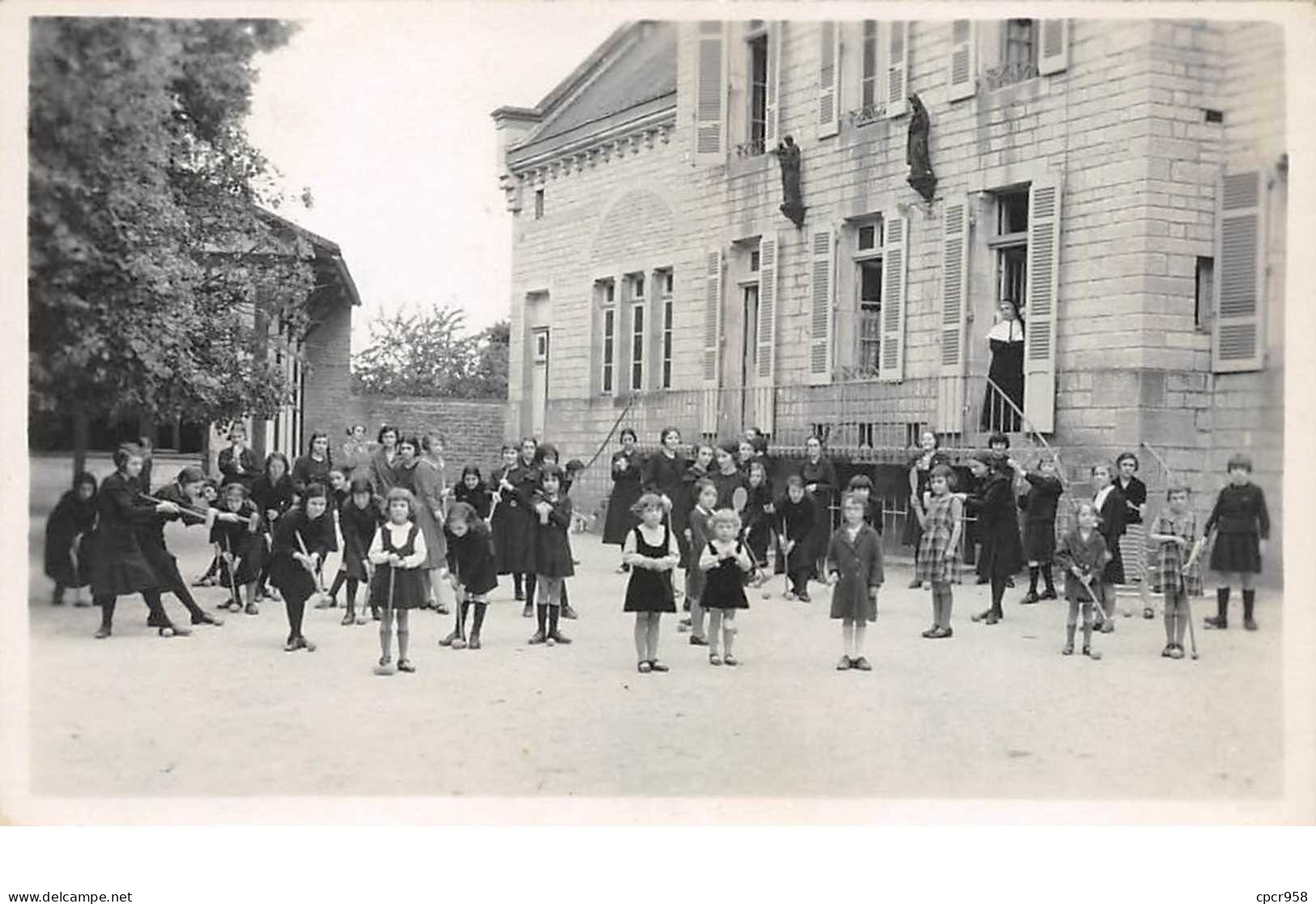 14 . N°52675 . DOUVRE. LA DELIVRANDE . Cp PHTO . Enfants . Jeux - La Delivrande